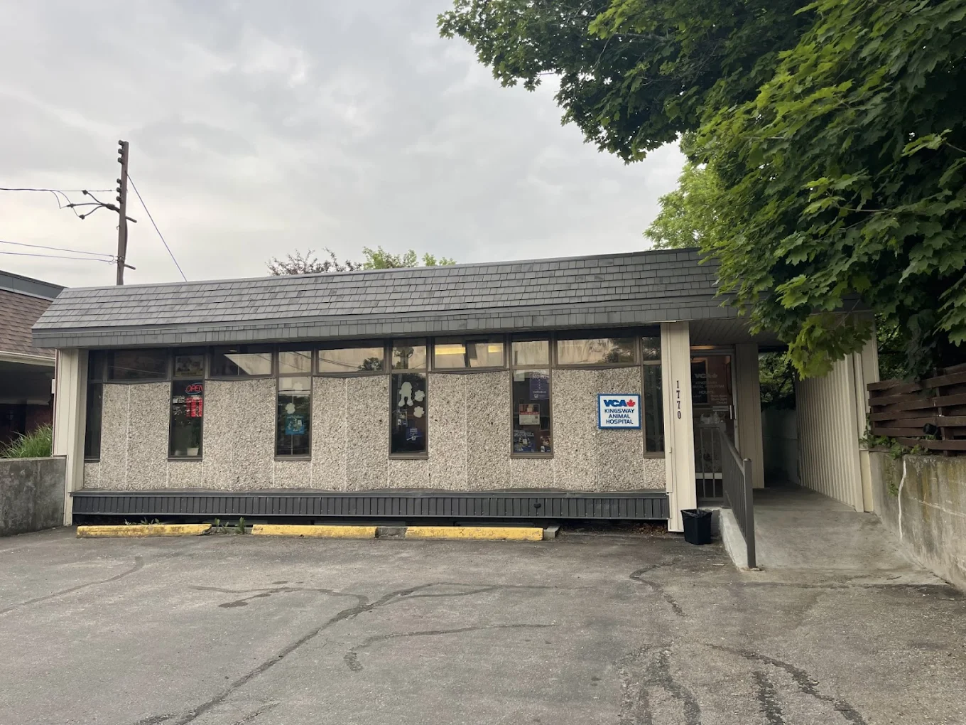 VCA Canada Kingsway Animal Hospital